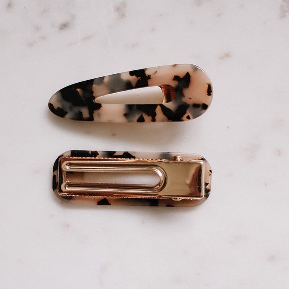 Dark Marble Print Hair Clip Set - Picture 2 of 3